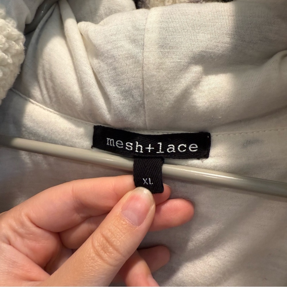 Black and Cream XL Sherpa Vest - Picture 4 of 7